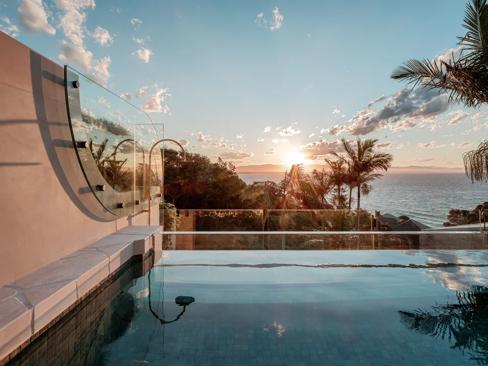 Infinity pool at Este at sunset